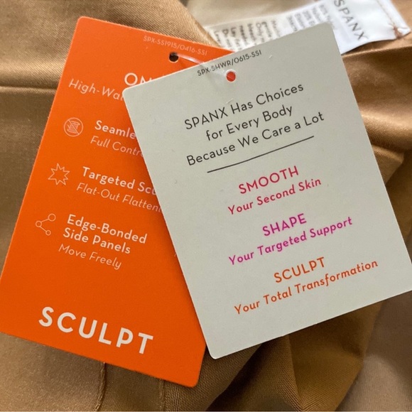 New! Spanx OnCore High-Waist Mid-Thigh Short - Picture 5 of 8